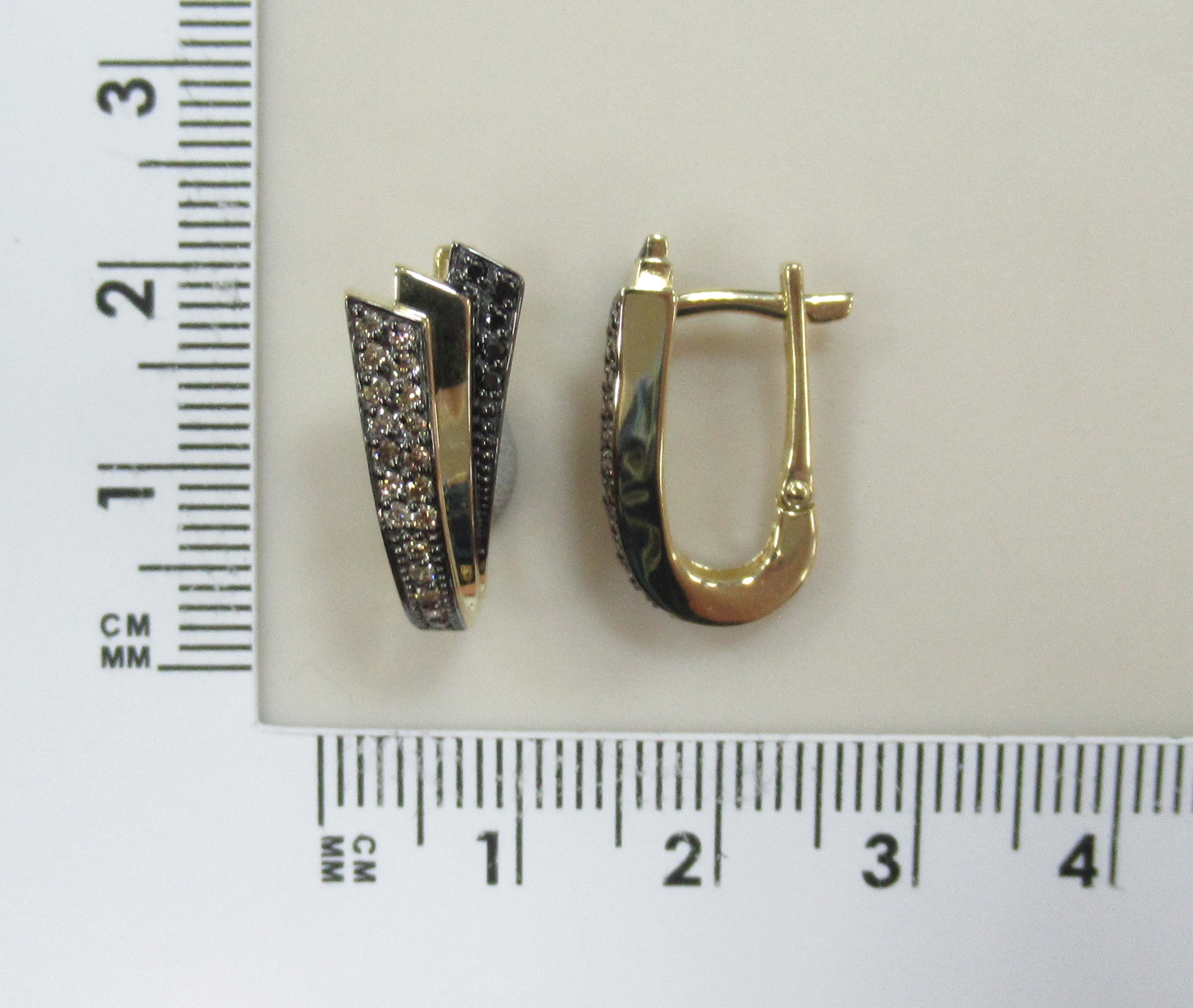 Серьги из желтого золота с коньячными и черными бриллиантами